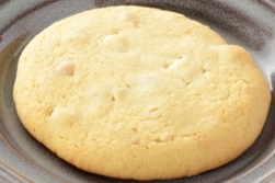 マカダミアとホワイトチョコのソフトクッキー