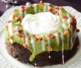 緑のクリスマスリースのケーキ